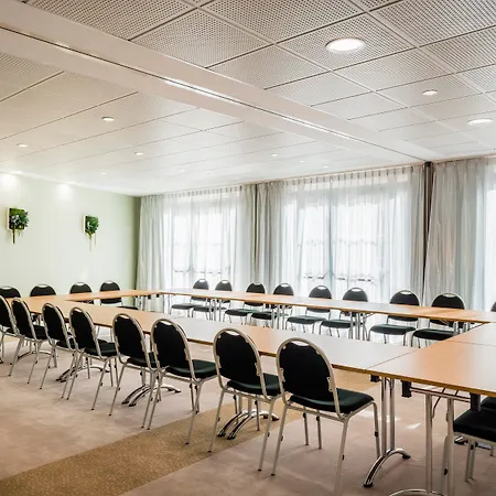 Adagio Access La Defense Пюто