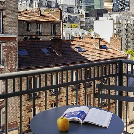 Adagio Access La Defense 3*
