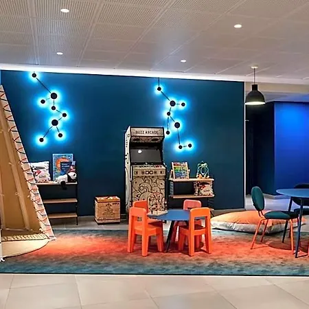 Adagio Access La Defense 3*