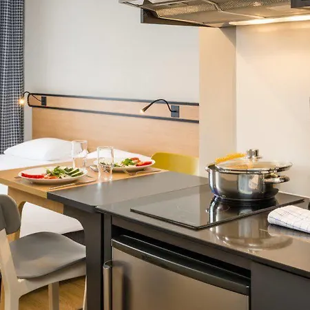 Adagio Access La Defense 3*